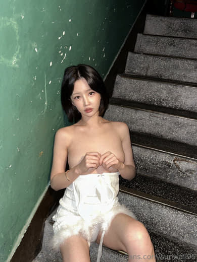 【2023-10-08】She is excited about outdoor exposure.m4v